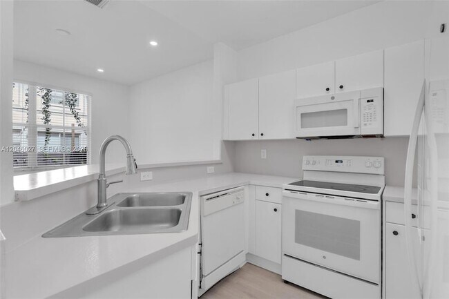 Building Photo - 8165 NW 108th Ave
