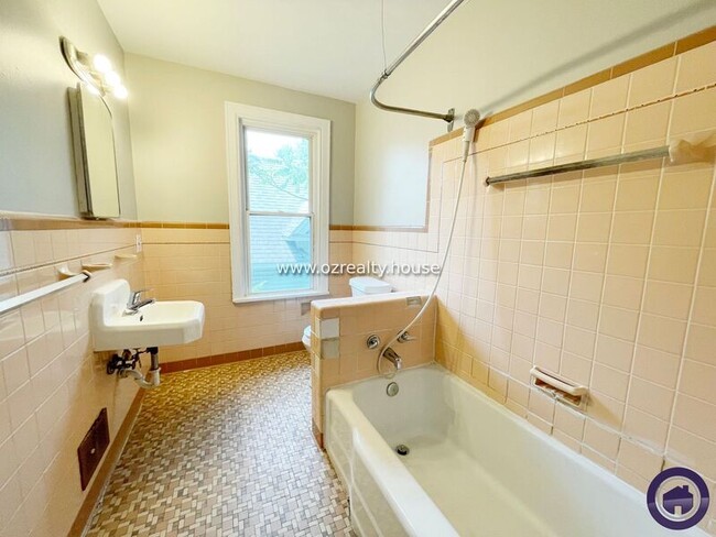 Building Photo - 837 Colburn St