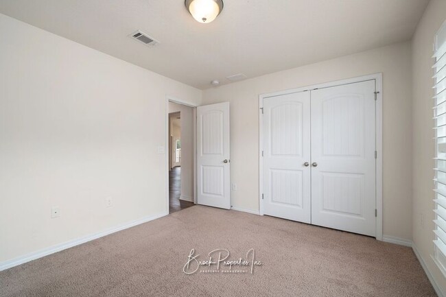 Building Photo - 5515 Peach Dr