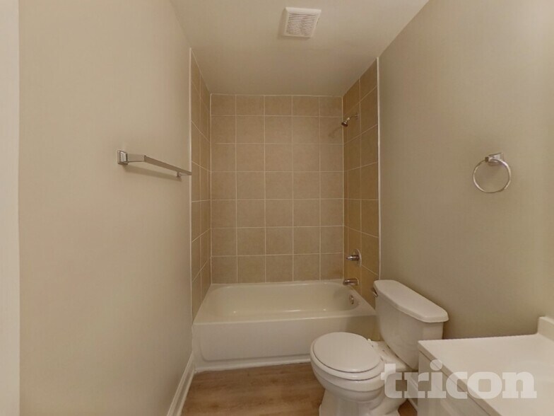 Building Photo - 715 West Blvd