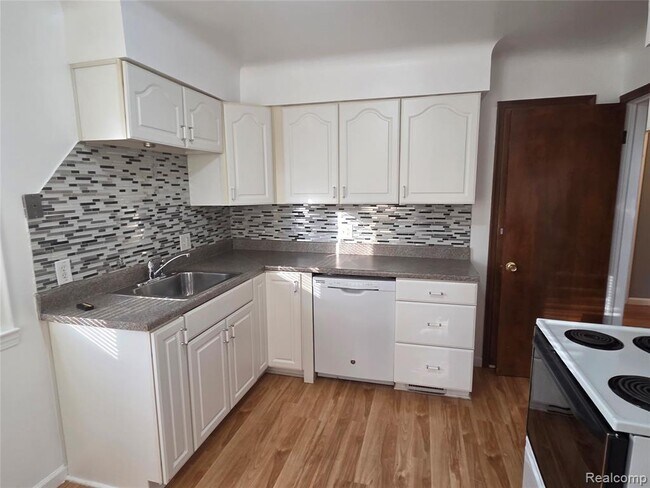 Building Photo - 1536 Hollywood St