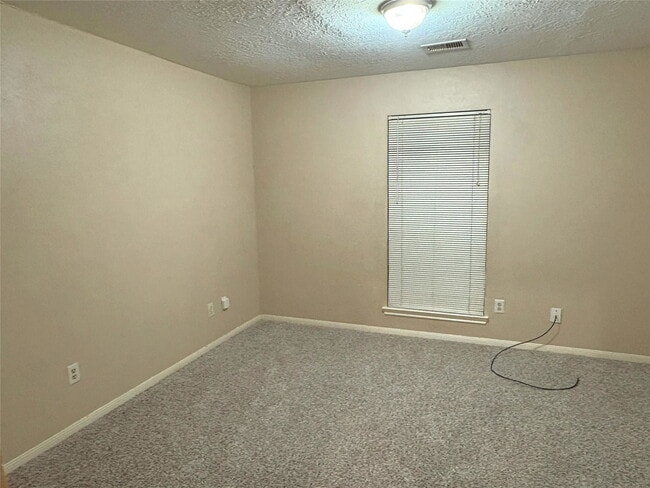 Building Photo - 1014 Stoneleigh Ct