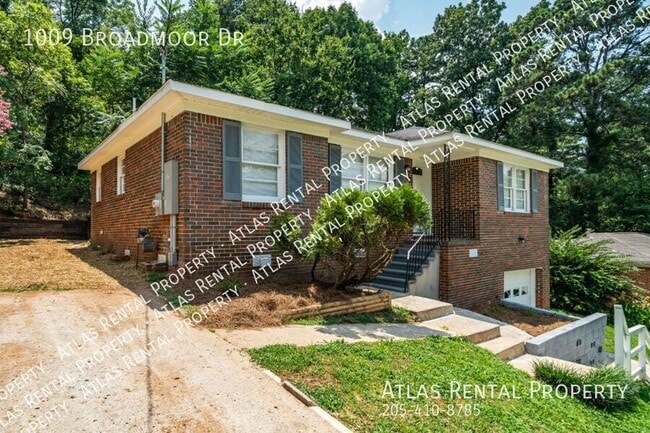 Building Photo - 1009 Broadmoor Dr