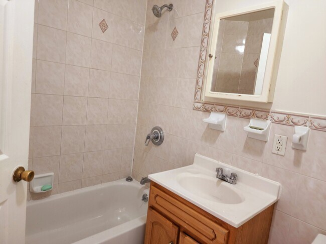 Building Photo - 14 Suydam Pl