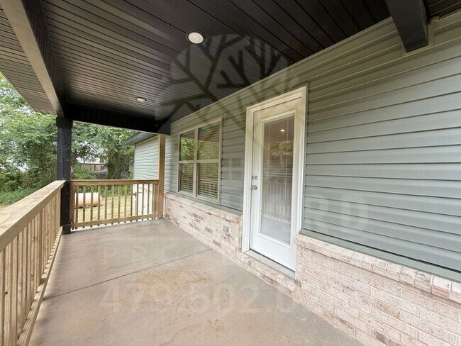 Building Photo - Bella Vista Single-Family Home- 2 Bed/ 2 B...