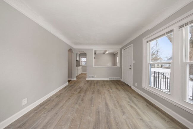 Building Photo - Renovated 3 bedroom bungalow $1250/month