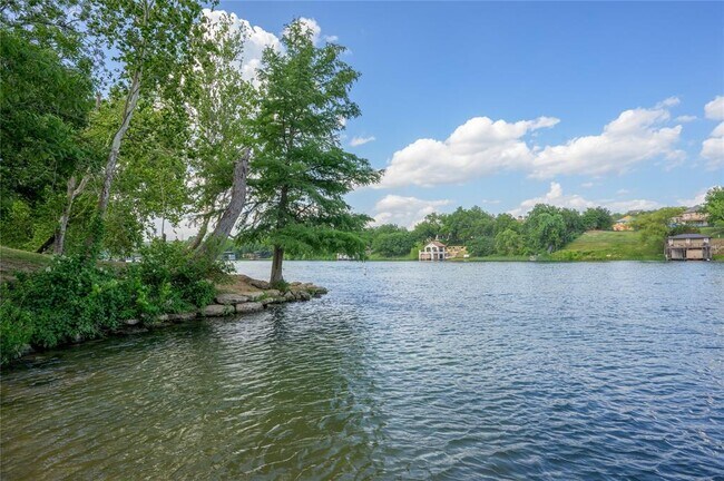 Building Photo - 14501 Blue Jay Point