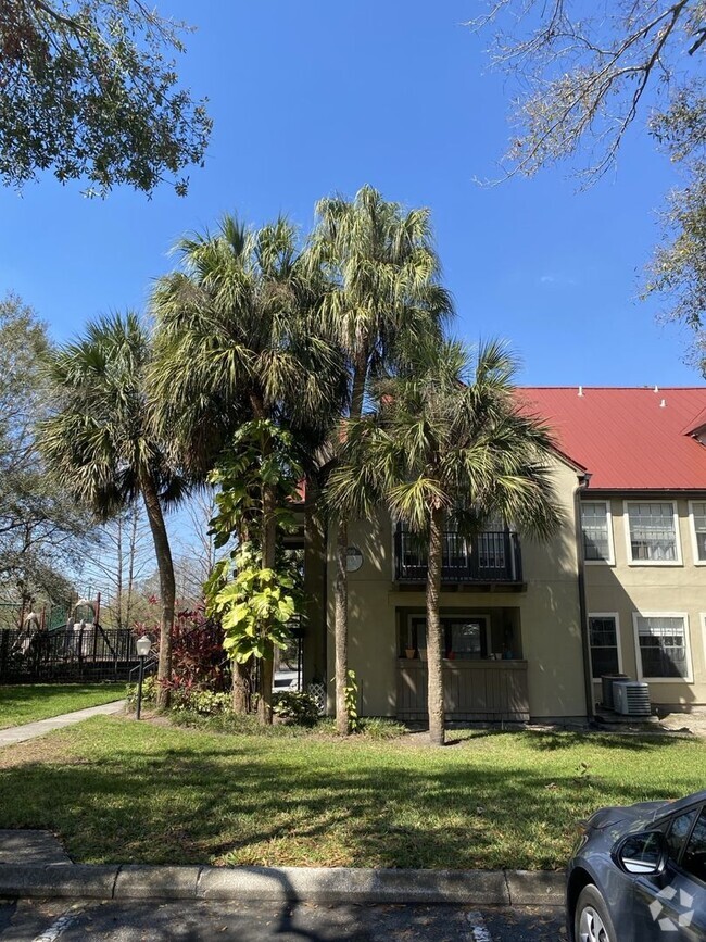 Building Photo - 1st Floor 2 bedroom 1 bathroom Condo