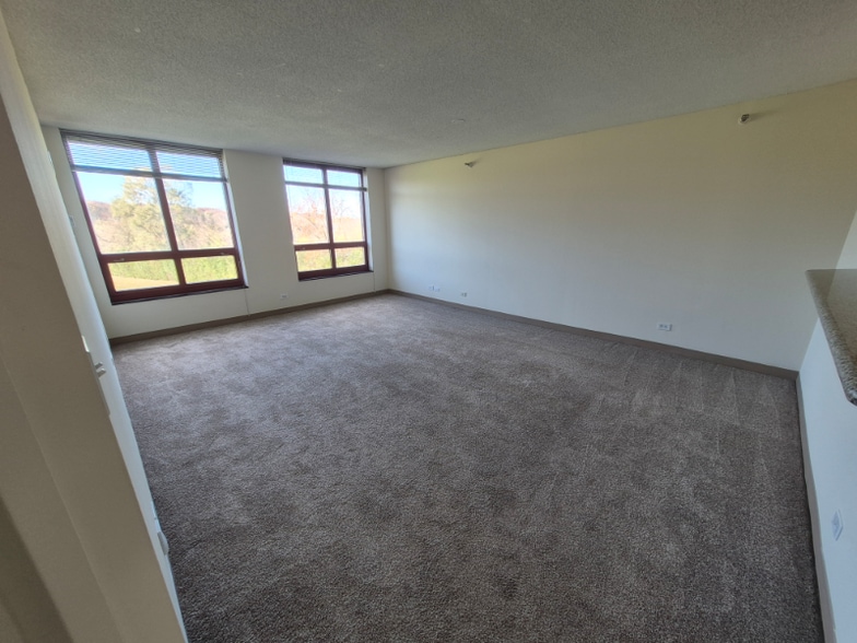 Building Photo - 5885 Forest View Rd