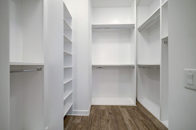 Building Photo - 2119 Naomi St