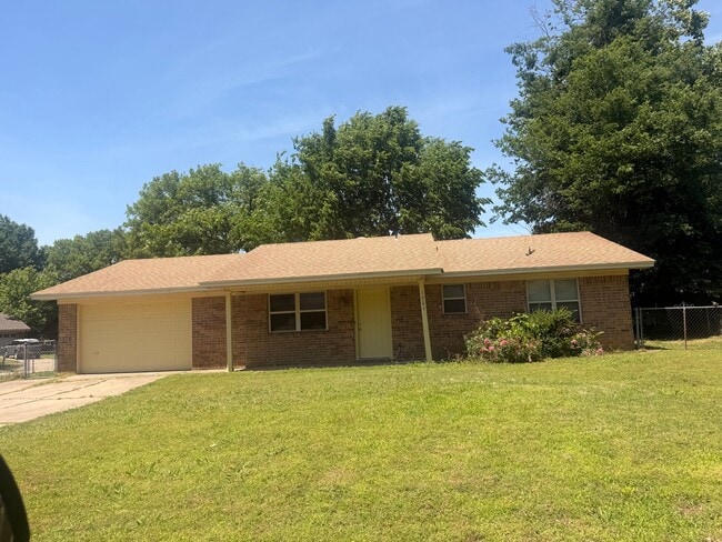 Building Photo - 3201 Iola Ave