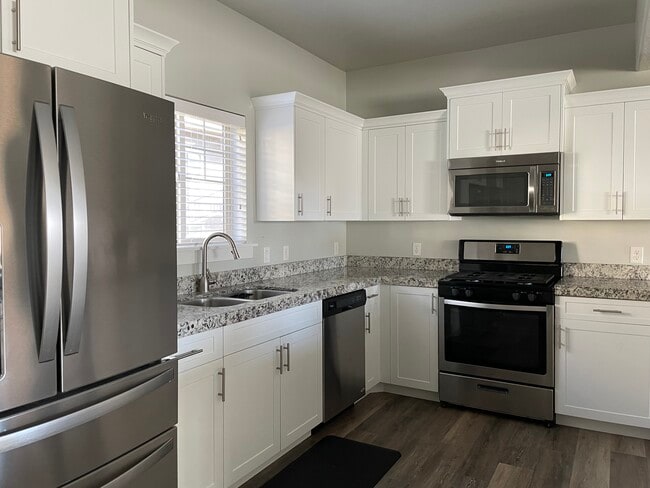 Building Photo - 865 S Aspen Wy