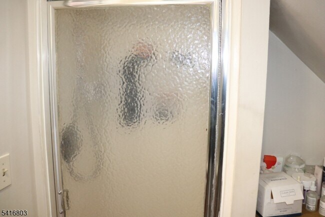 Building Photo - 327 Valley St