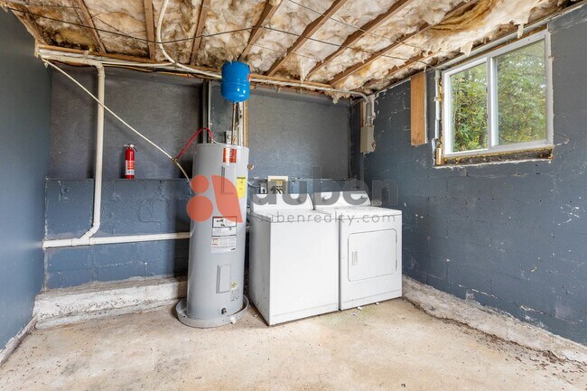 Building Photo - 3 Bedroom Home in St. Elmo! $350 off your first month's rent!