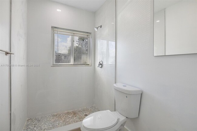 Building Photo - 841 NE 90th St