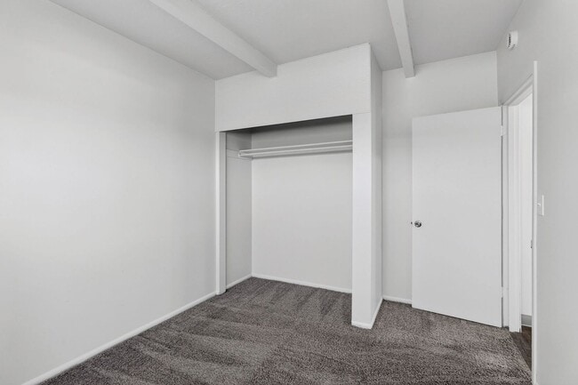 Building Photo - 1106-1112 NE 81st