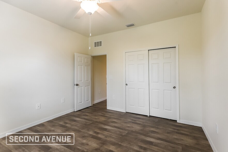 Building Photo - 1493 Oregon Ln