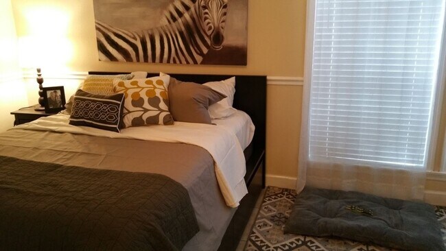 Building Photo - Beautiful  Furnished 1/1 condo x Rent  in Winter Park Next to Full Sail University !