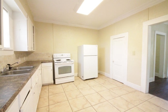 Building Photo - 622 Belle Ave