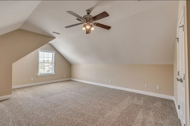 Building Photo - FOR LEASE- CONDO, WALKING DISTANCE TO MTSU CAMPUS!