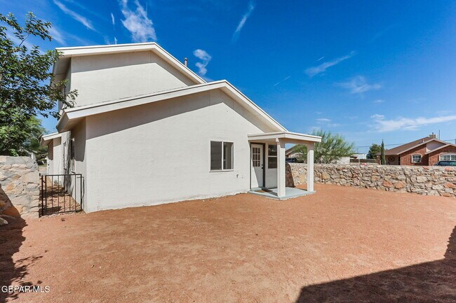 Building Photo - 3936 Tierra Arena Dr