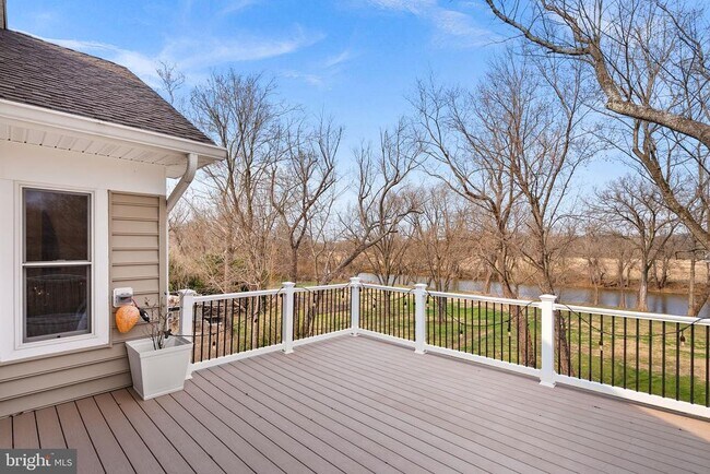 Building Photo - 19451 Youngs Cliff Rd