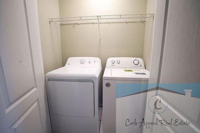 Building Photo - Utilities included!! Internet included!! Spacious 2 bed /2 full bath apt - includes washer/dryer