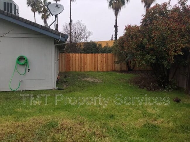 Building Photo - 6803 Trovita Way