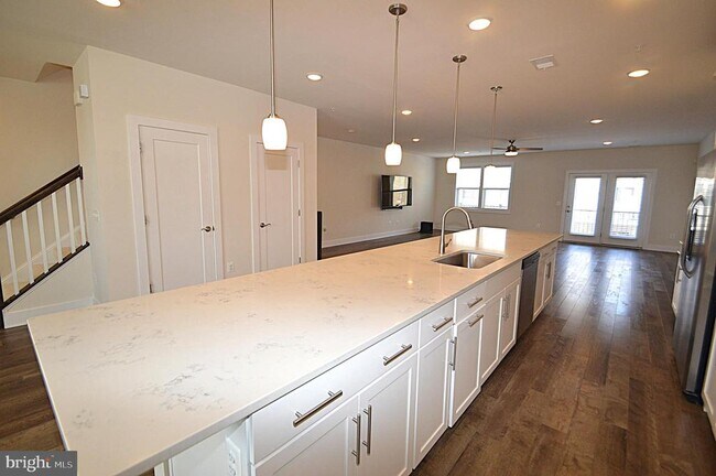 Building Photo - 44840 Tiverton Sq