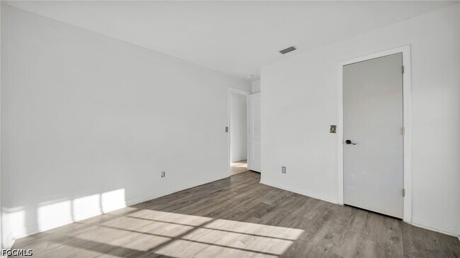 Building Photo - 918 Acroft Ave