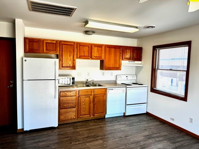 Kitchen - 210 E Verona Ave