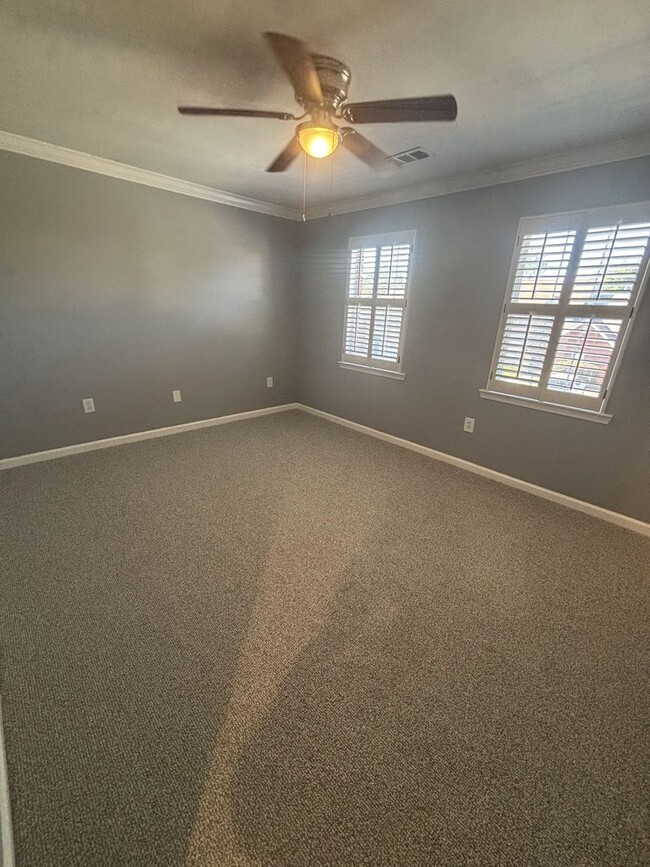 Building Photo - Fully Renovated 2 bed 2.5 bath Townhome in...