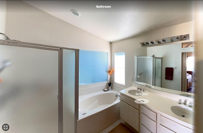Building Photo - 12212 Edgecliff Ave