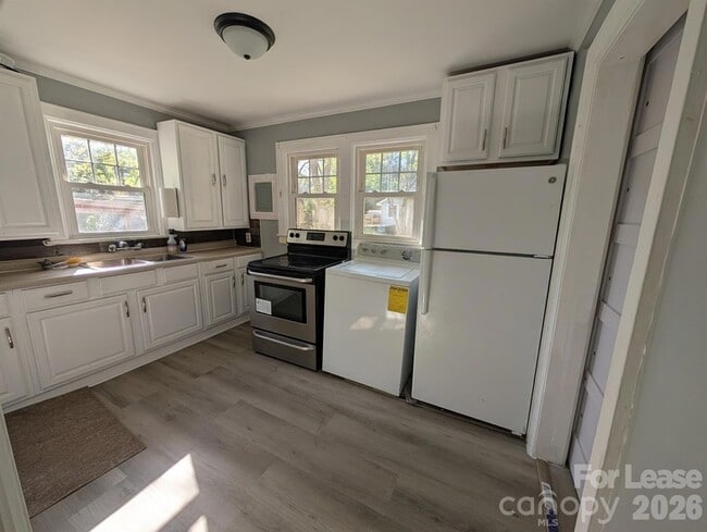 Building Photo - 1008 E 36th St