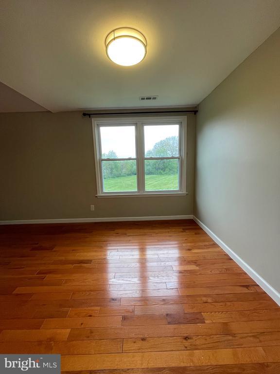Building Photo - 115 Chaucer Rd