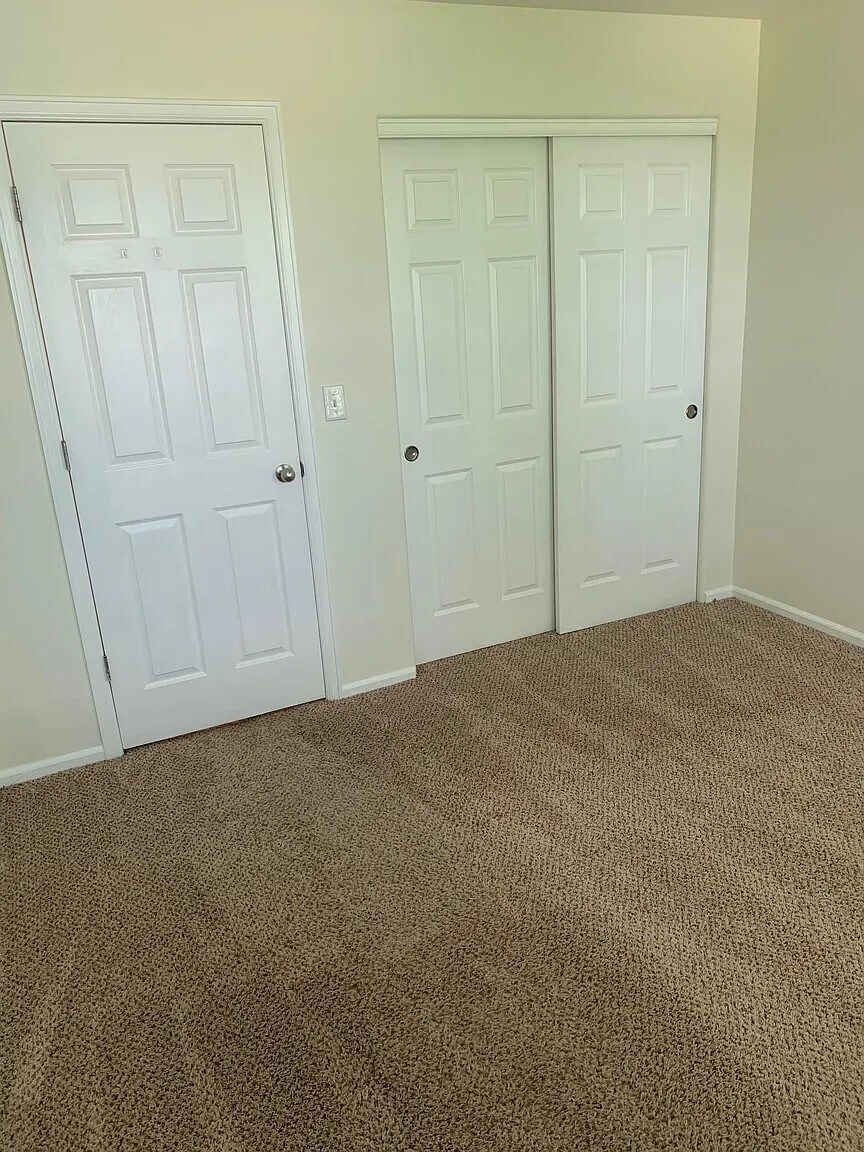 Building Photo - 1520 S Florence Way