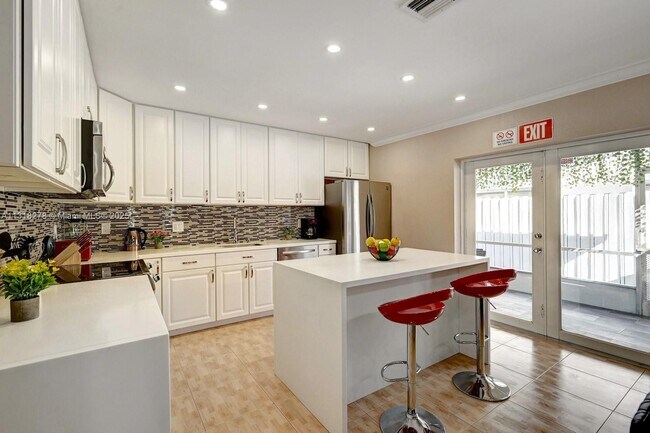 Building Photo - 825 Harrison St