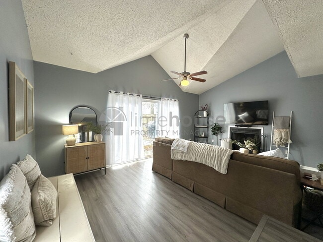 Building Photo - 828 23rd St