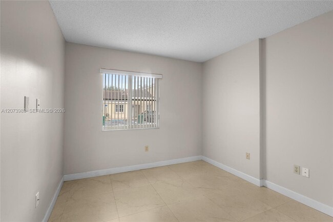 Building Photo - 330 NW 114th Ave