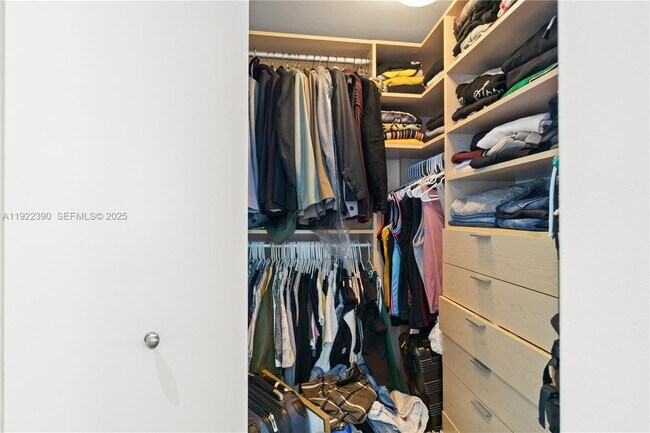 Building Photo - 60 SW 13th St