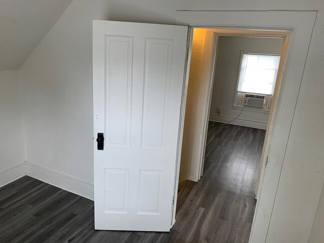 Building Photo - 3 or 4 bedroom (3 bedrooms+ bonus room) House in Rum Village