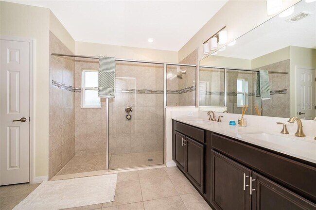 Building Photo - 2630 Summerland Way