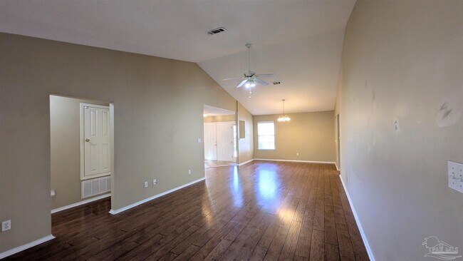 Building Photo - 213 Mirabelle Cir