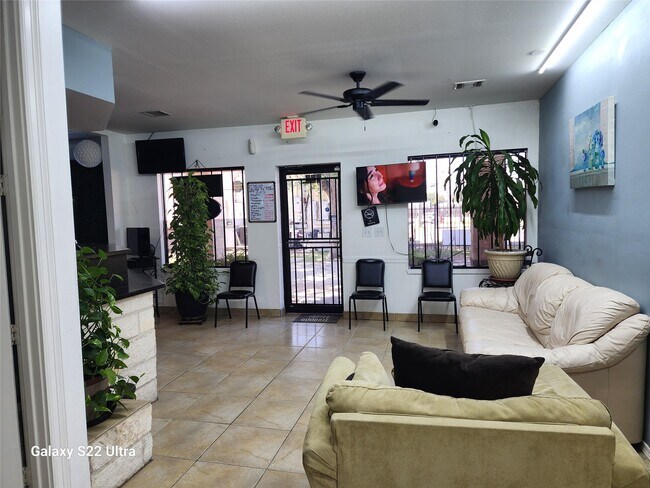 Building Photo - 410 Rosamond St