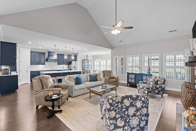 Building Photo - 112 Summer Walk Ln