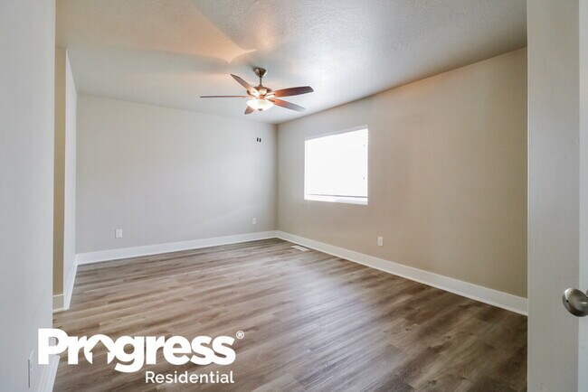 Building Photo - 574 S 2250 W