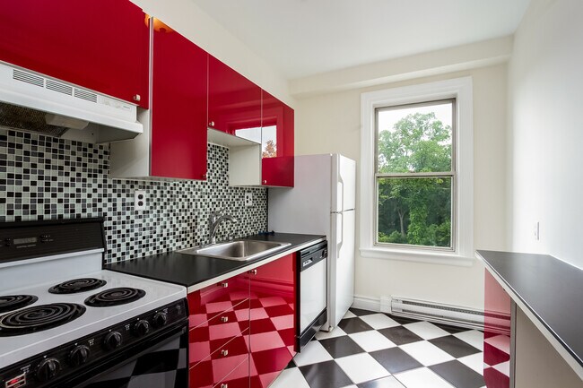 Kitchen - 400 W Hortter St