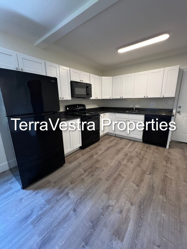 Building Photo - 4 Bed / 2 Full Bath in Millville!