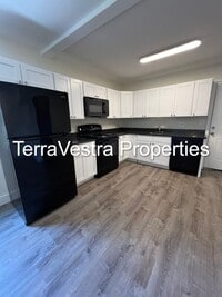 Building Photo - 4 Bed / 2 Full Bath in Millville!