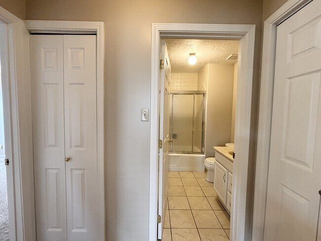 Building Photo - 1201 E 5600 S